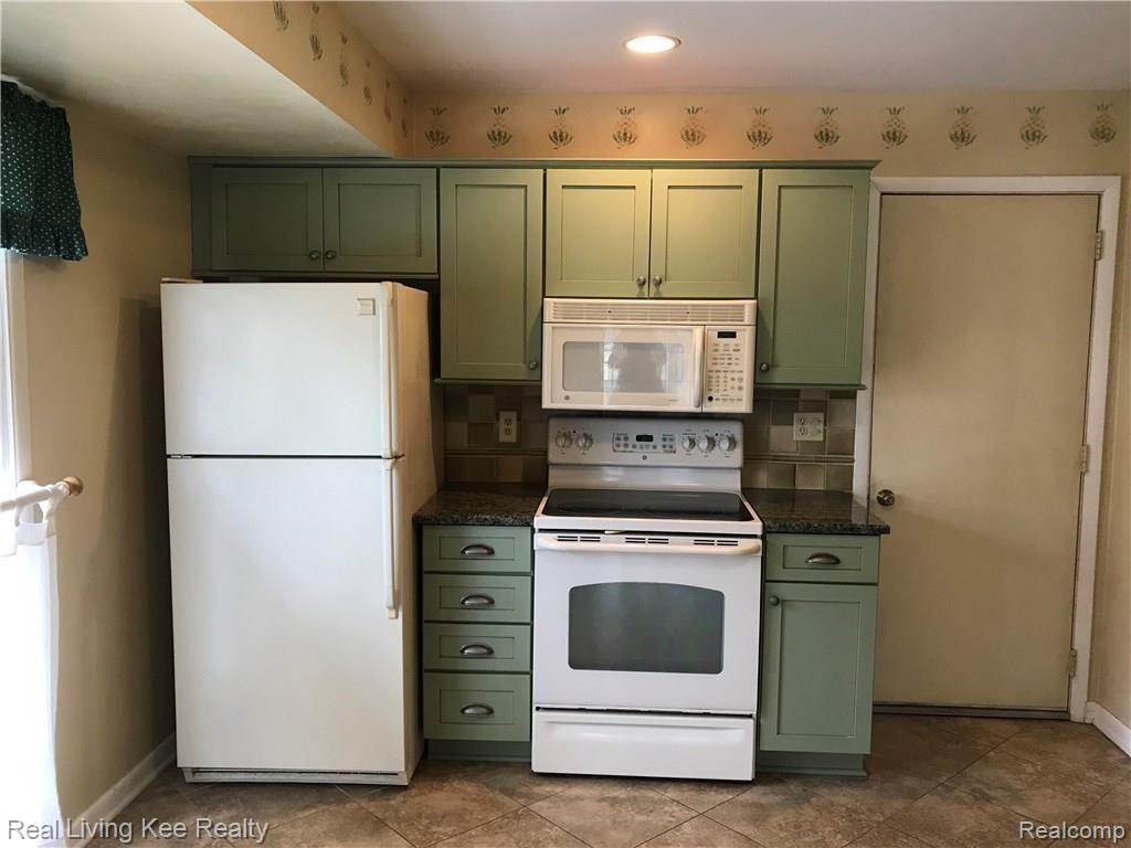1406 Crescent Lane, Unit 343 Rochester Hills, MI 48306 - Photo 3 of 15