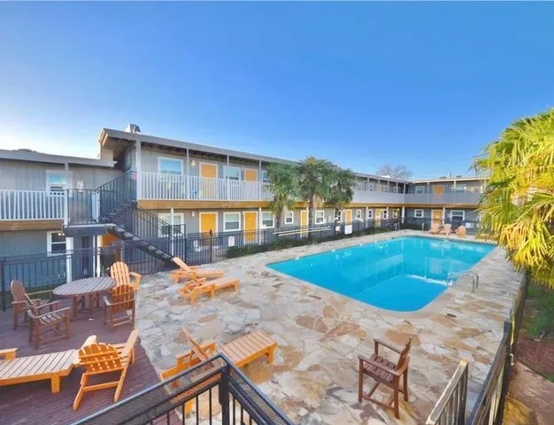 $950 | 2401 Manor Road, Unit 132A, Austin, TX 78722
