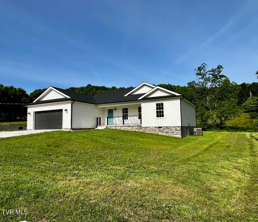 407 Garrison Hollow Road Elizabethton, TN 37643 - Photo 2 of 25 01