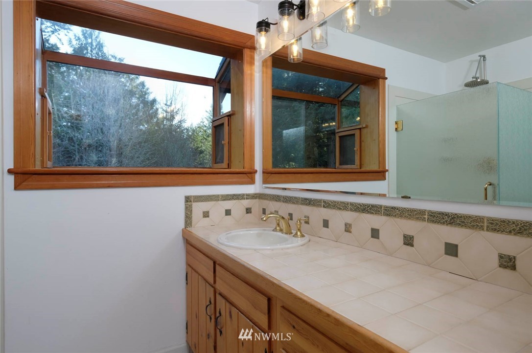 240 Sand Road Port Townsend, WA 98368 - Photo 12 of 38 Gallery Image 12