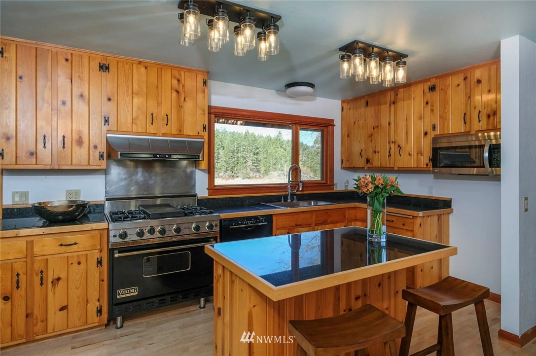 240 Sand Road Port Townsend, WA 98368 - Photo 9 of 38 Gallery Image 9