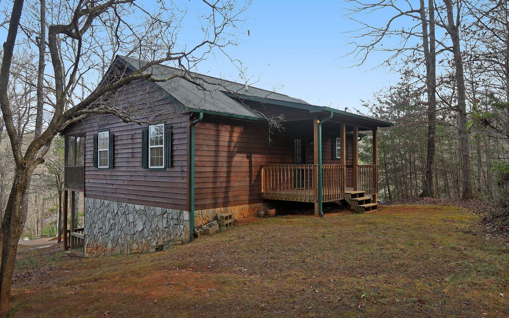 a view of a house with a yard