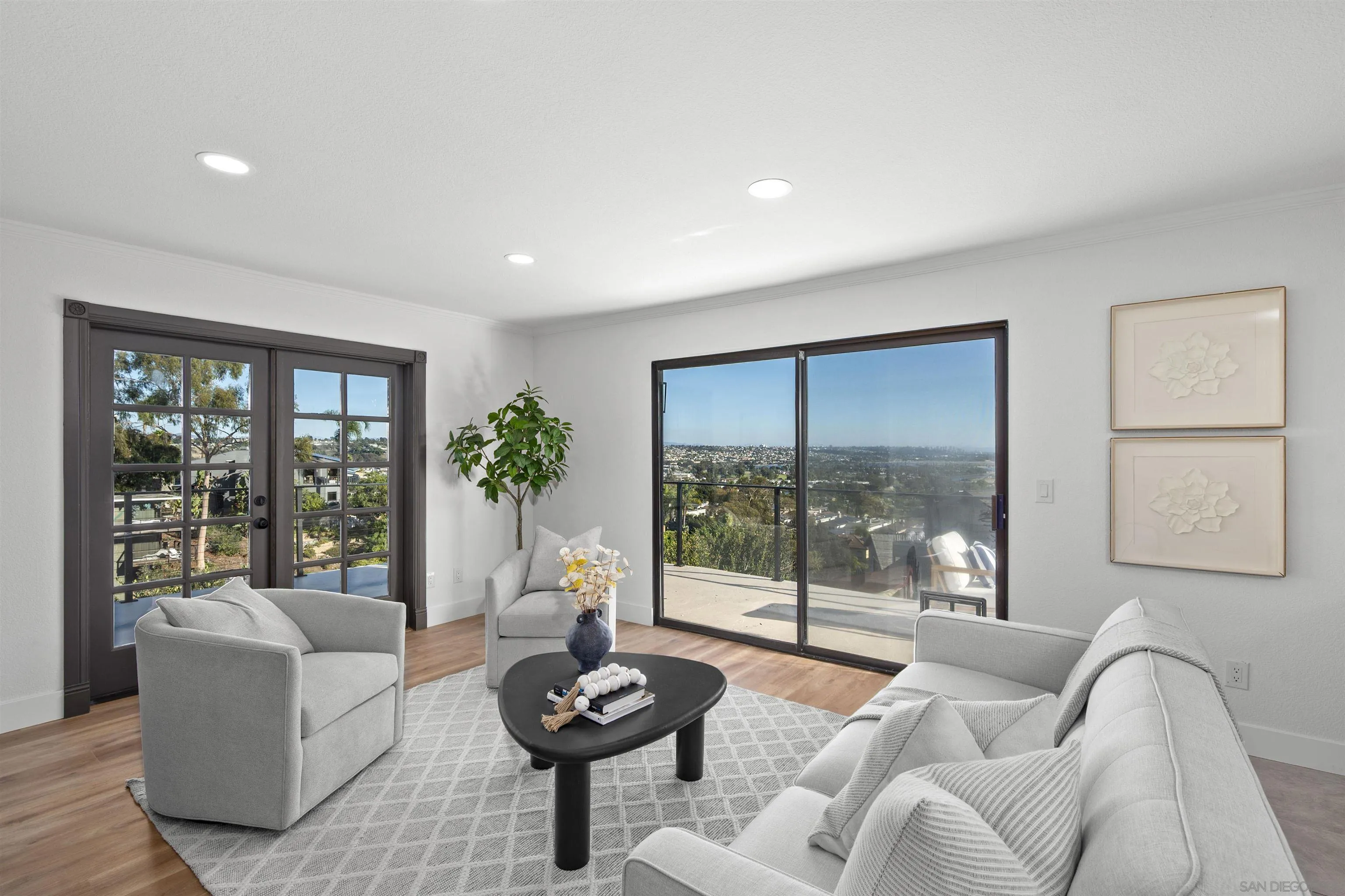 2431 Wilbur Avenue San Diego, CA 92109 - Photo 20 of 56 a living room with furniture and a large window