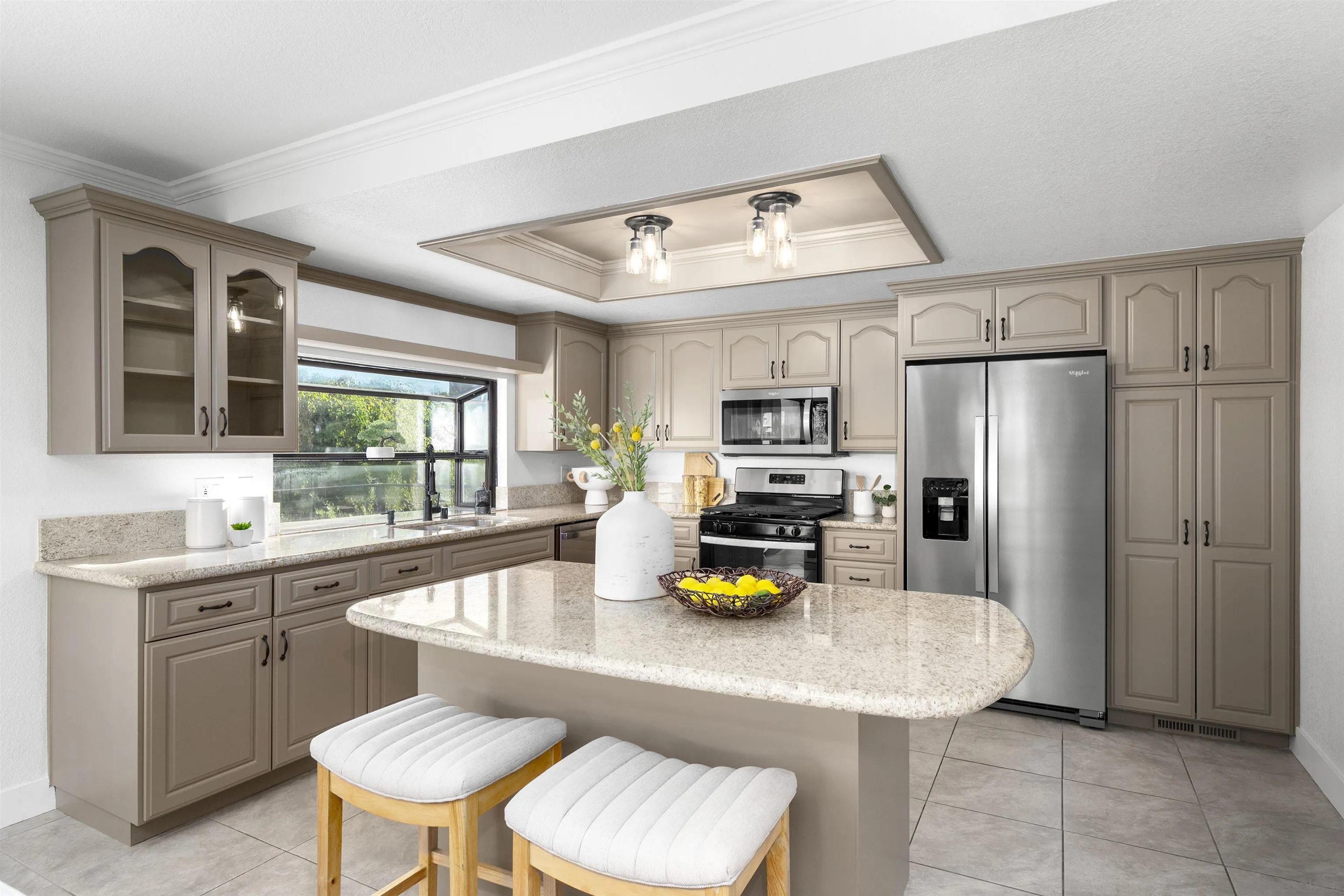 2431 Wilbur Avenue San Diego, CA 92109 - Photo 4 of 56 a kitchen with a sink a table and chairs
