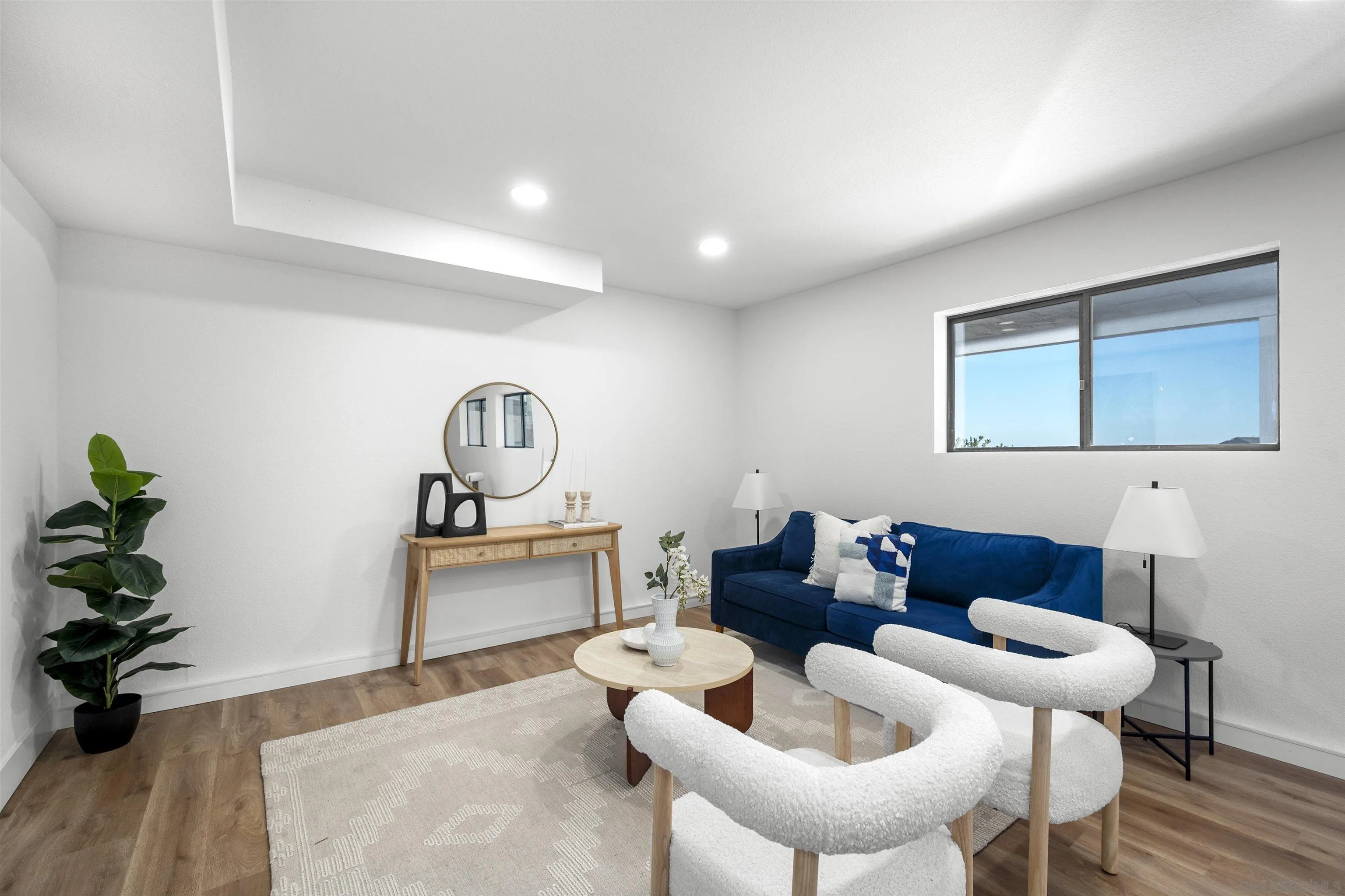 2431 Wilbur Avenue San Diego, CA 92109 - Photo 50 of 56 a living room with furniture