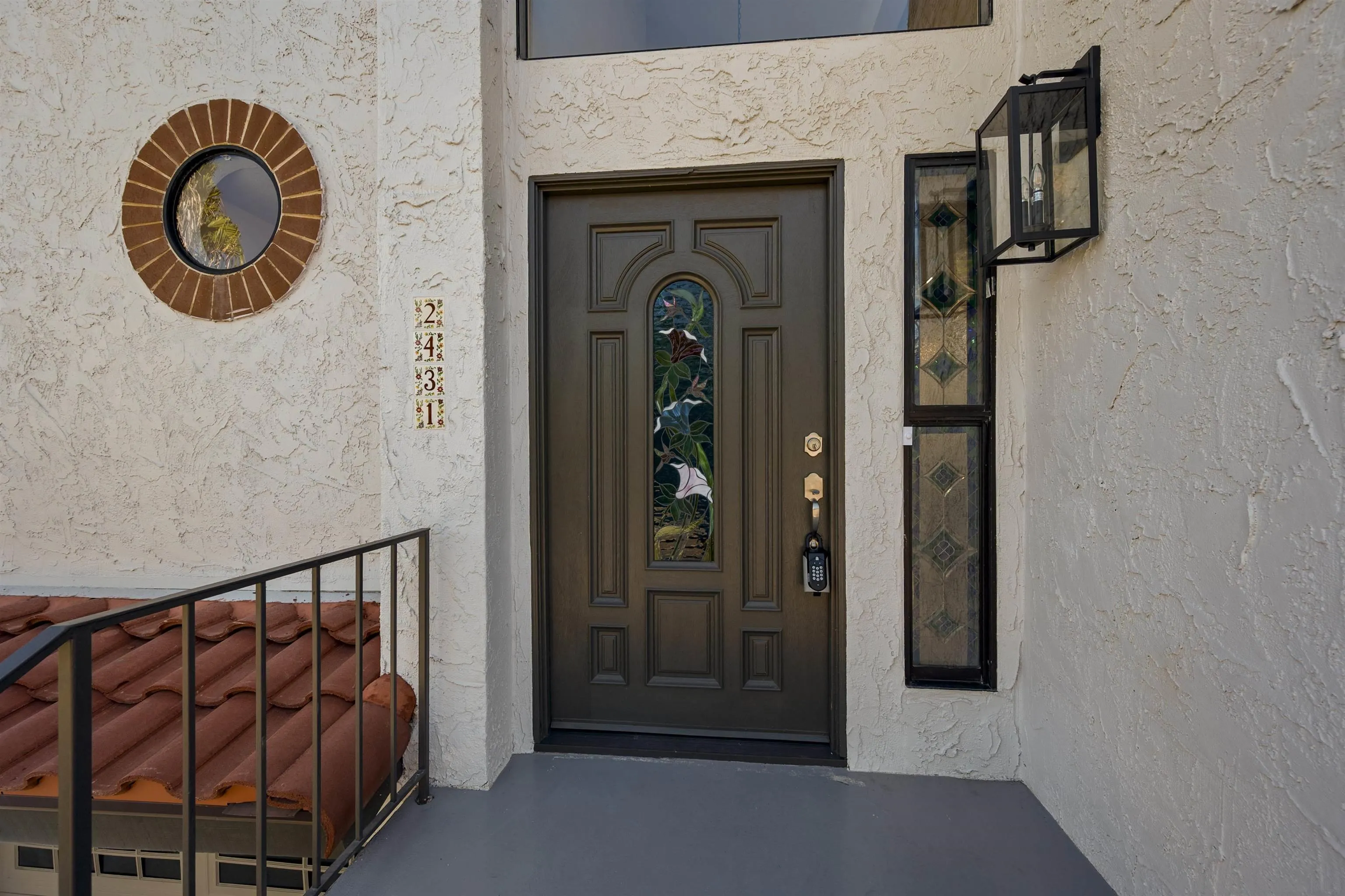 2431 Wilbur Avenue San Diego, CA 92109 - Photo 7 of 56 a view of a hallway with entryway