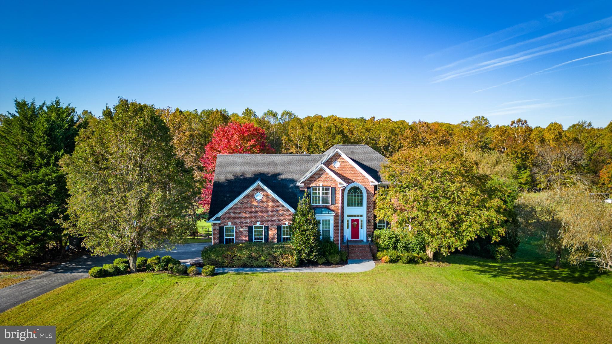 Exceptional Colonial on 3.87+/- Acres !