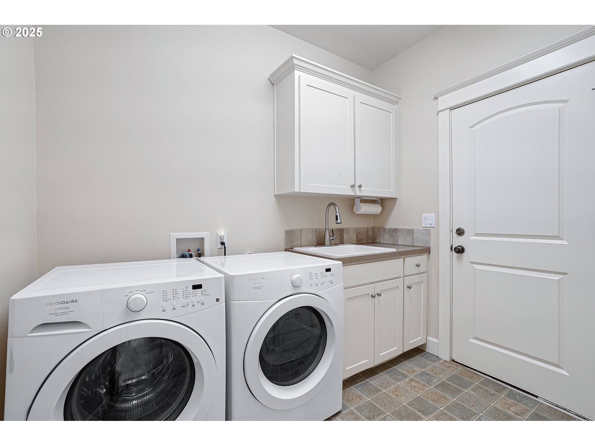 3578 Northwest Gerritz Terrace Portland, OR 97229 - Photo 21 of 38