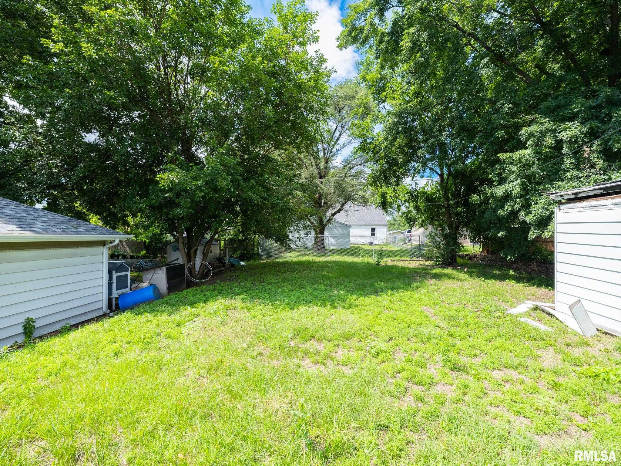 1405 Chestnut Street Pekin, IL 61554 - Photo 2 of 22