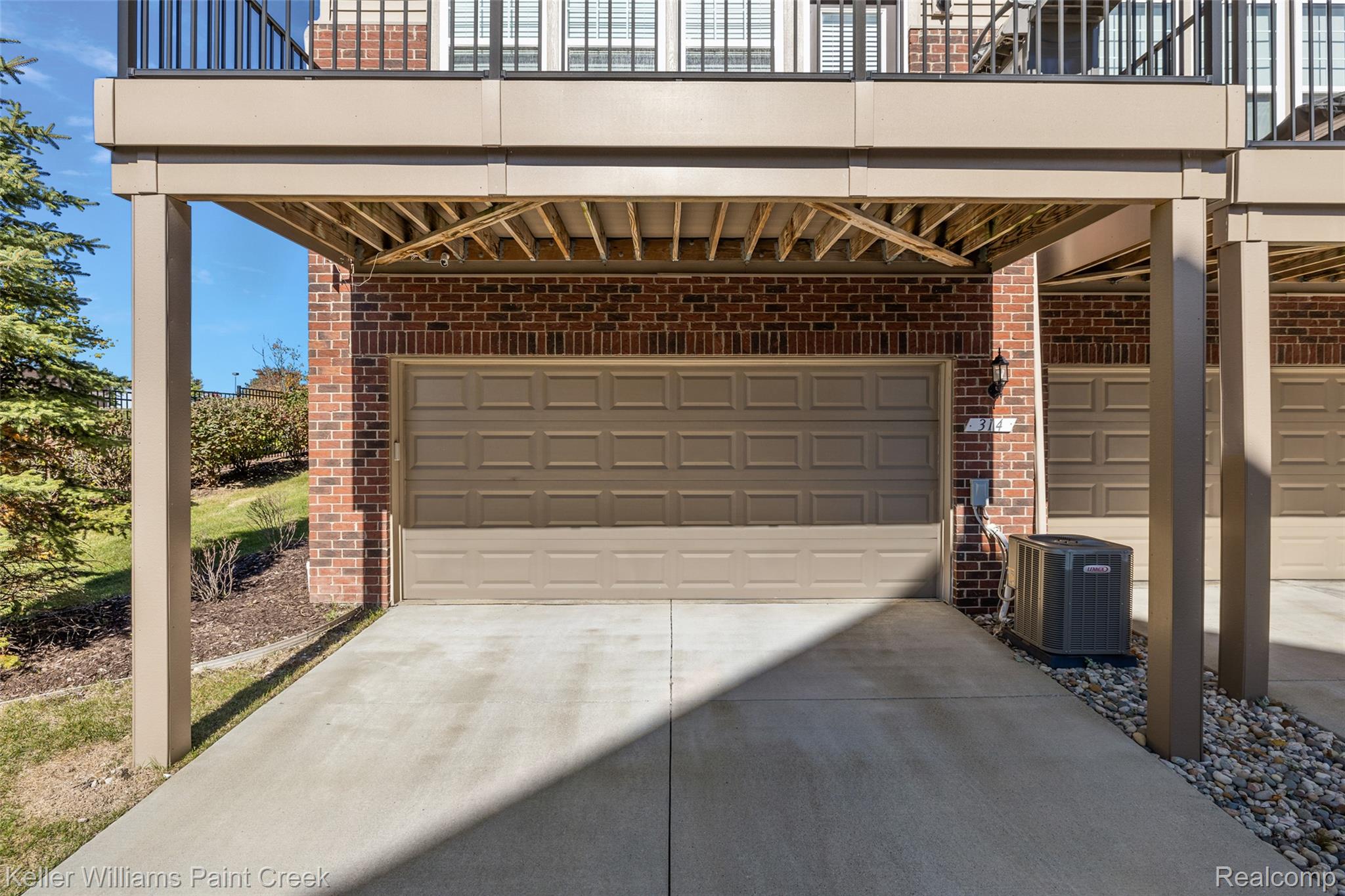 314 Glenhurst Boulevard Rochester, MI 48307 - Photo 60 of 64 Garage featuring driveway