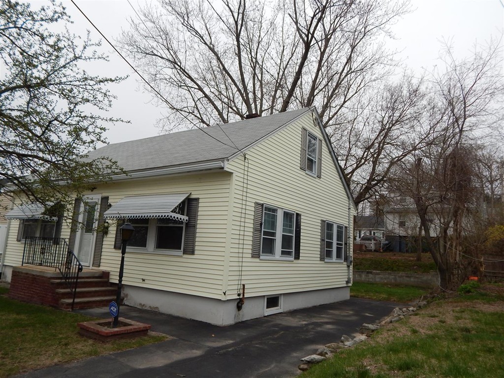 899 Riverside Drive Methuen, MA 01844 - Photo 4 of 28 Gallery Image 4