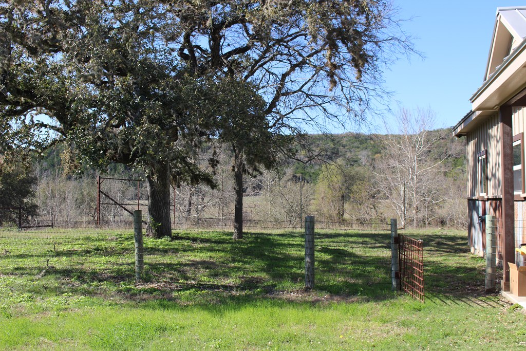 701 Bushwhack Road Kerrville, TX 78028 - Photo 28 of 31