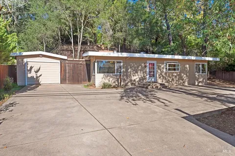 $649,000 | 815 Dry Creek Road, Healdsburg, CA 95448