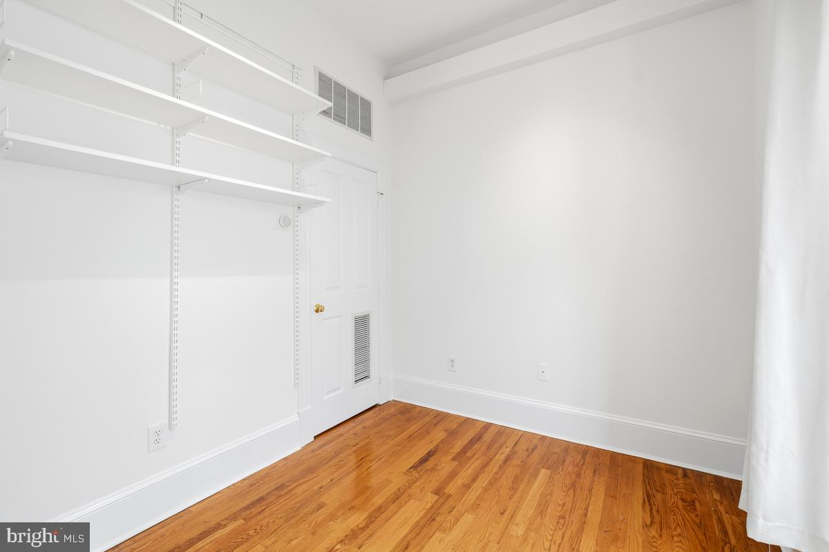 1807 California Street Northwest, Unit 305 Washington, DC 20009 - Photo 19 of 30 a view of room