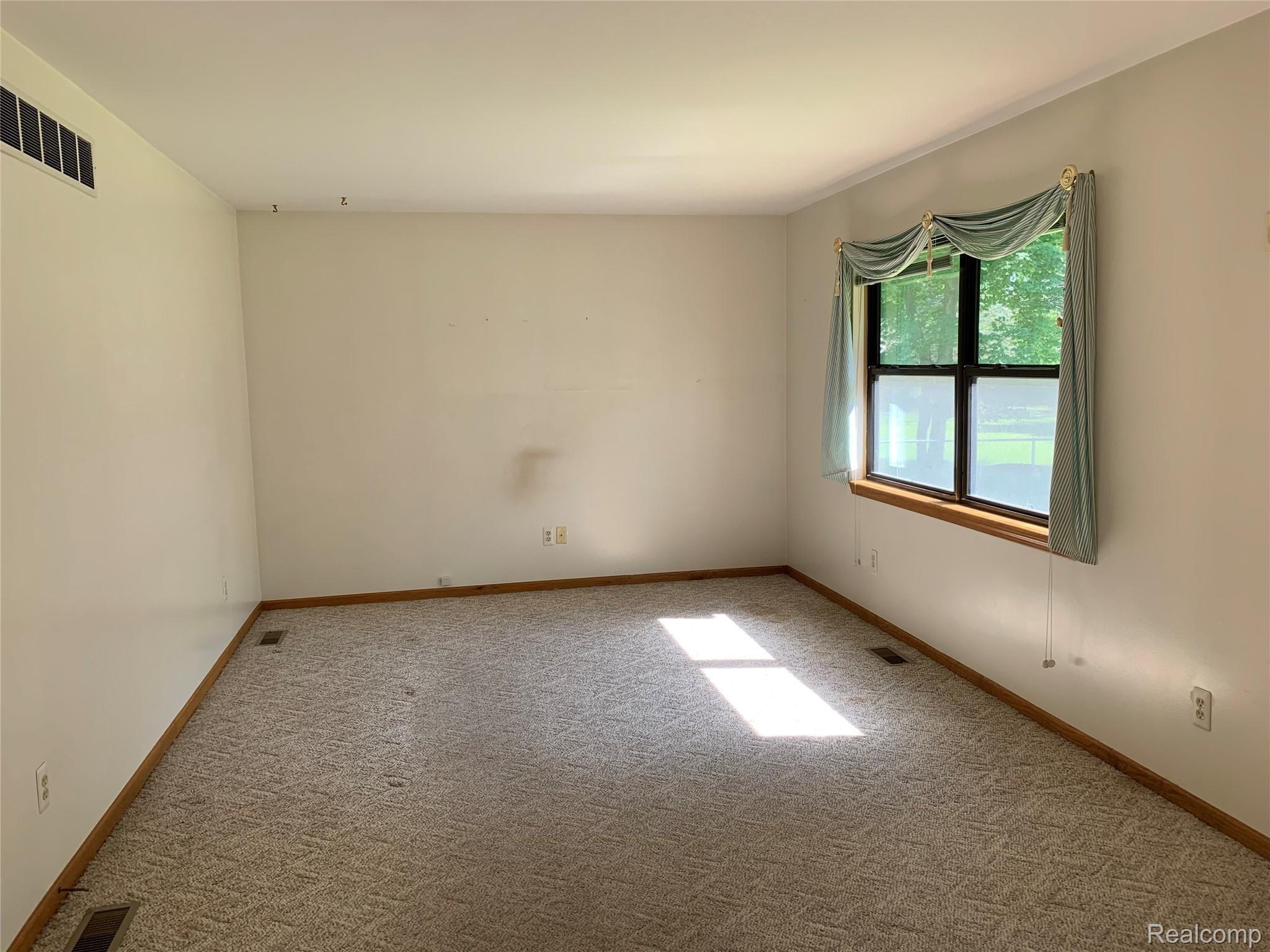 2930 Michigan Road Port Huron, MI 48060 - Photo 10 of 28 IMG-1609.jpg