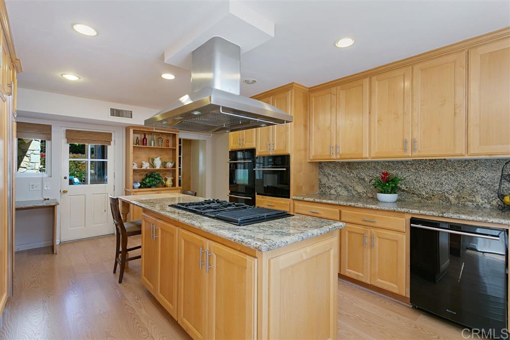 2075 Playa Road Carlsbad, CA 92009 - Photo 7 of 24 Gallery Image 7