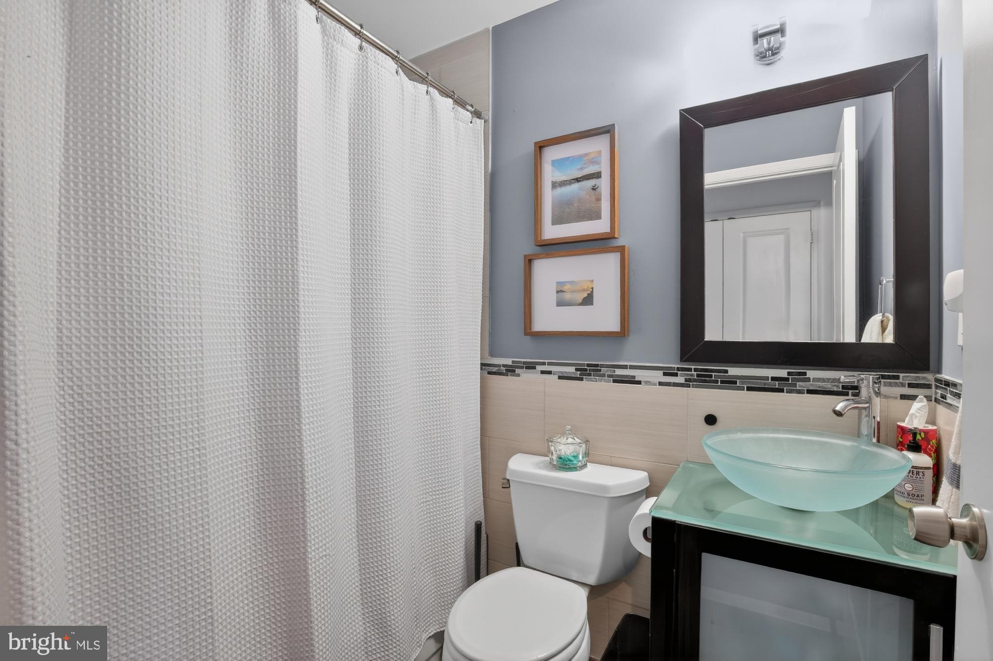 2115 Carpenter Street, Unit 2 Philadelphia, PA 19146 - Photo 8 of 28