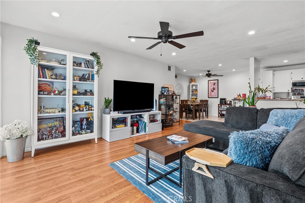25736 Player Drive, Unit R4 Valencia, CA 91355 - Photo 5 of 25 Gallery Image 5