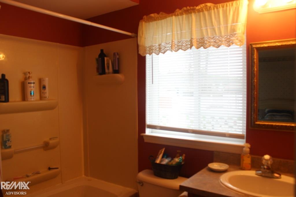 9552 Rachel Road Algonac, MI 48001 - Photo 16 of 24 31380595-17.JPG