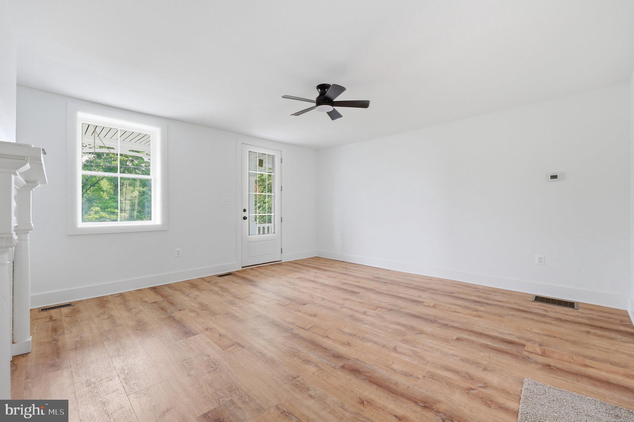 11523 Handboard Road Union Bridge, MD 21791 - Photo 6 of 48 Living Room