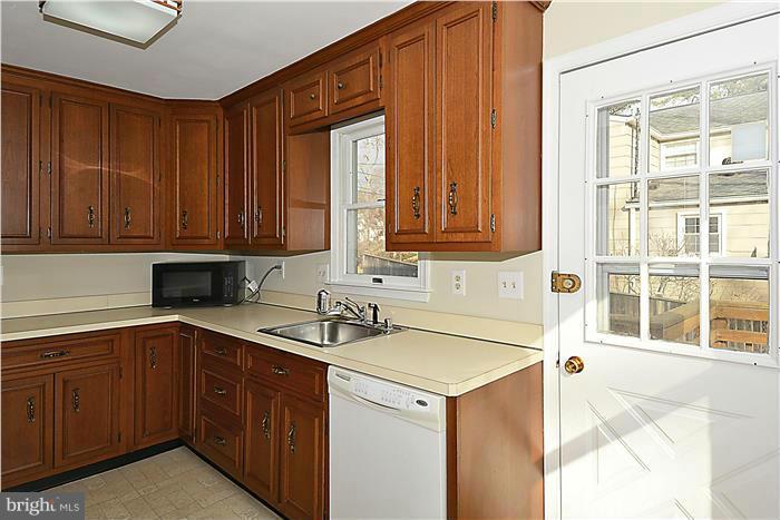 318 Whitestone Road Silver Spring, MD 20901 - Photo 9 of 28 a kitchen with stainless steel appliances granite countertop a sink dishwasher and cabinets with wooden floor