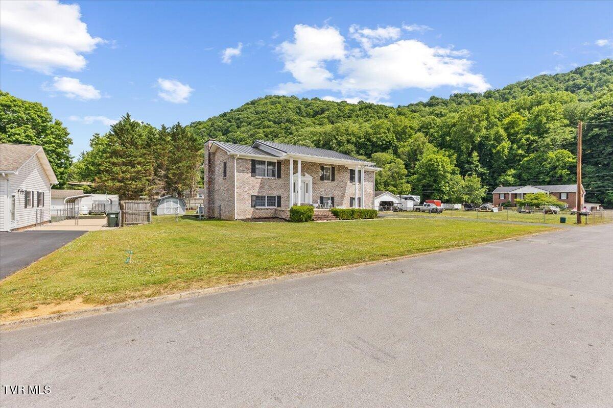 1012 South Gate Drive Elizabethton, TN 37643 - Photo 3 of 58 05-128A0915