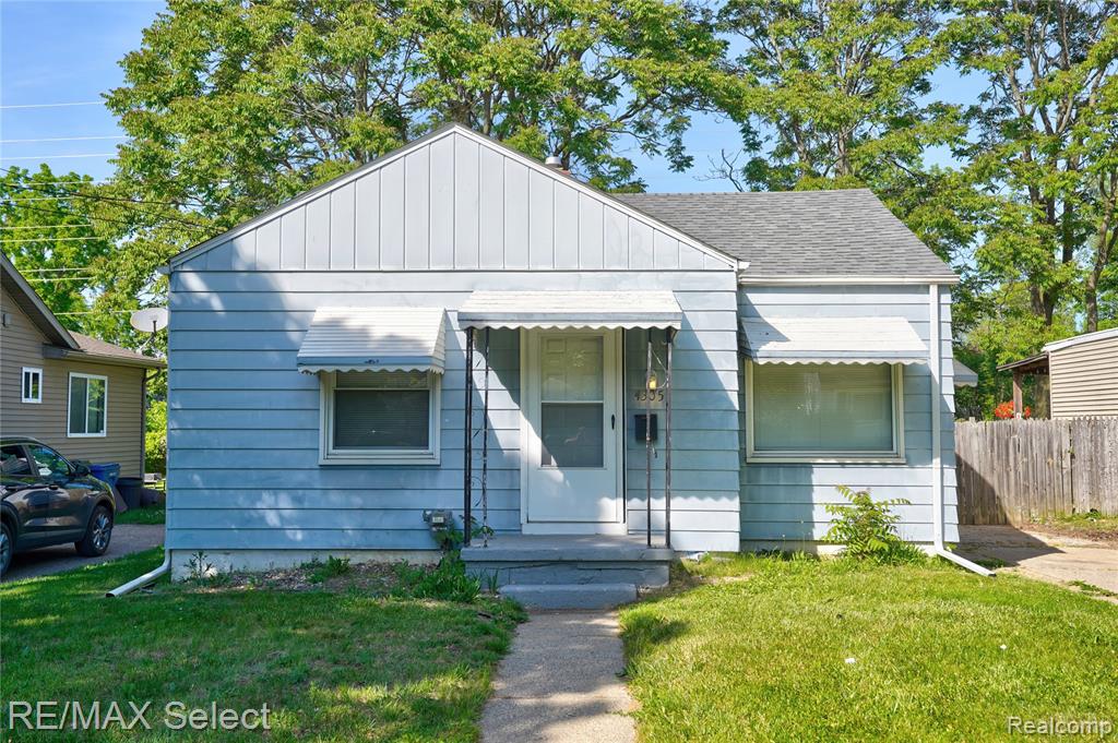 4305 Pengelly Road Flint, MI 48507 - Photo 1 of 36