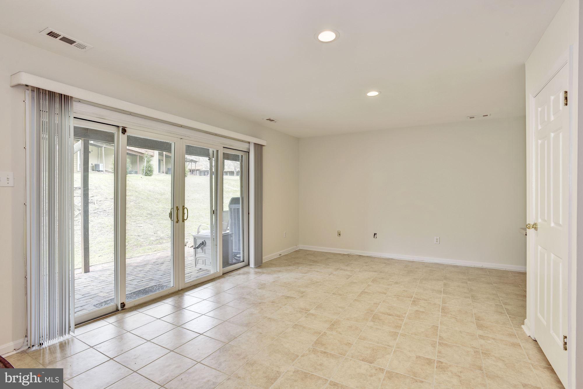 5133 Columbia Road, Unit 1595 Columbia, MD 21044 - Photo 26 of 30 a view of an empty room and window