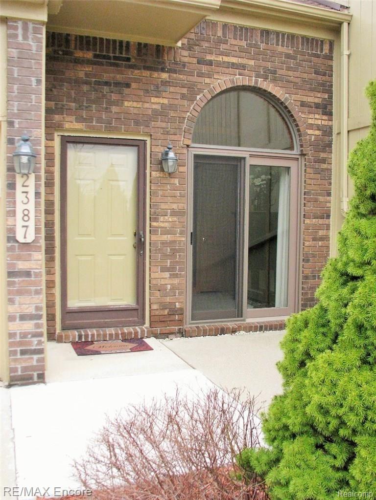 2387 Rochelle Park Drive Rochester, MI 48309 - Photo 4 of 30 Step_into_Fabulous.JPG