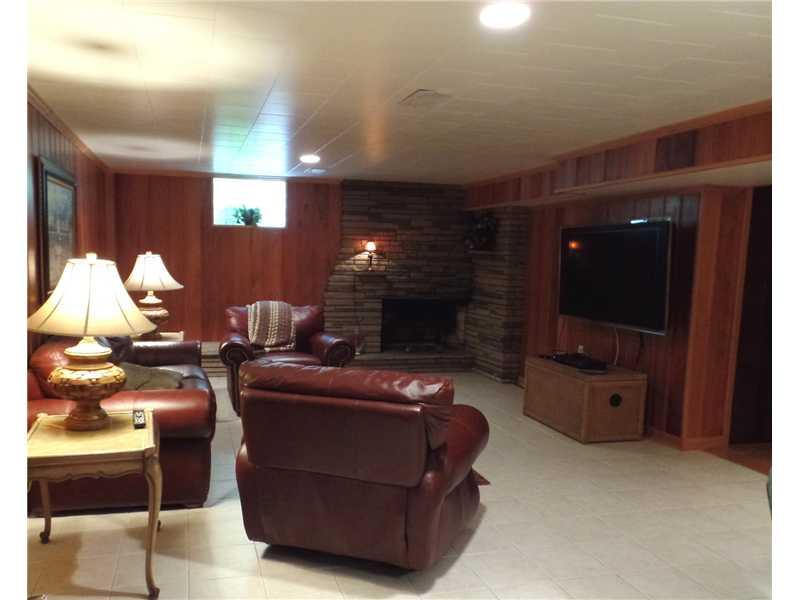 921 Shadycrest Road Beechview, PA 15216 - Photo 7 of 25 Den/Family/Great Room.