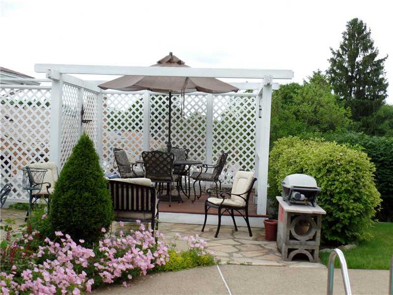 921 Shadycrest Road Beechview, PA 15216 - Photo 9 of 25 Patio/Deck.