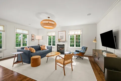 $2,100,000 | 870 Bryant Avenue, Winnetka, IL 60093