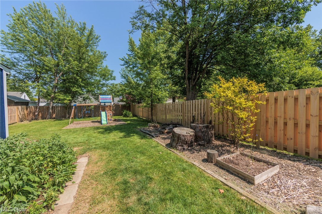 1289 Lander Road Cleveland, OH 44124 - Photo 5 of 35