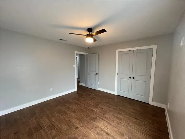 a view of an empty room with a ceiling fan