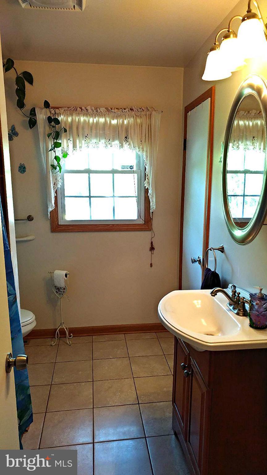 16024 Broadfording Road Hagerstown, MD 21740 - Photo 8 of 16 Bath