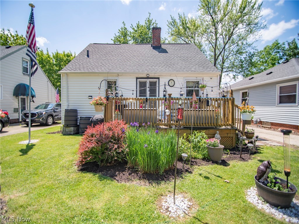 9438 Stonington Road Parma Heights, OH 44130 - Photo 2 of 27 Lovely landscaping