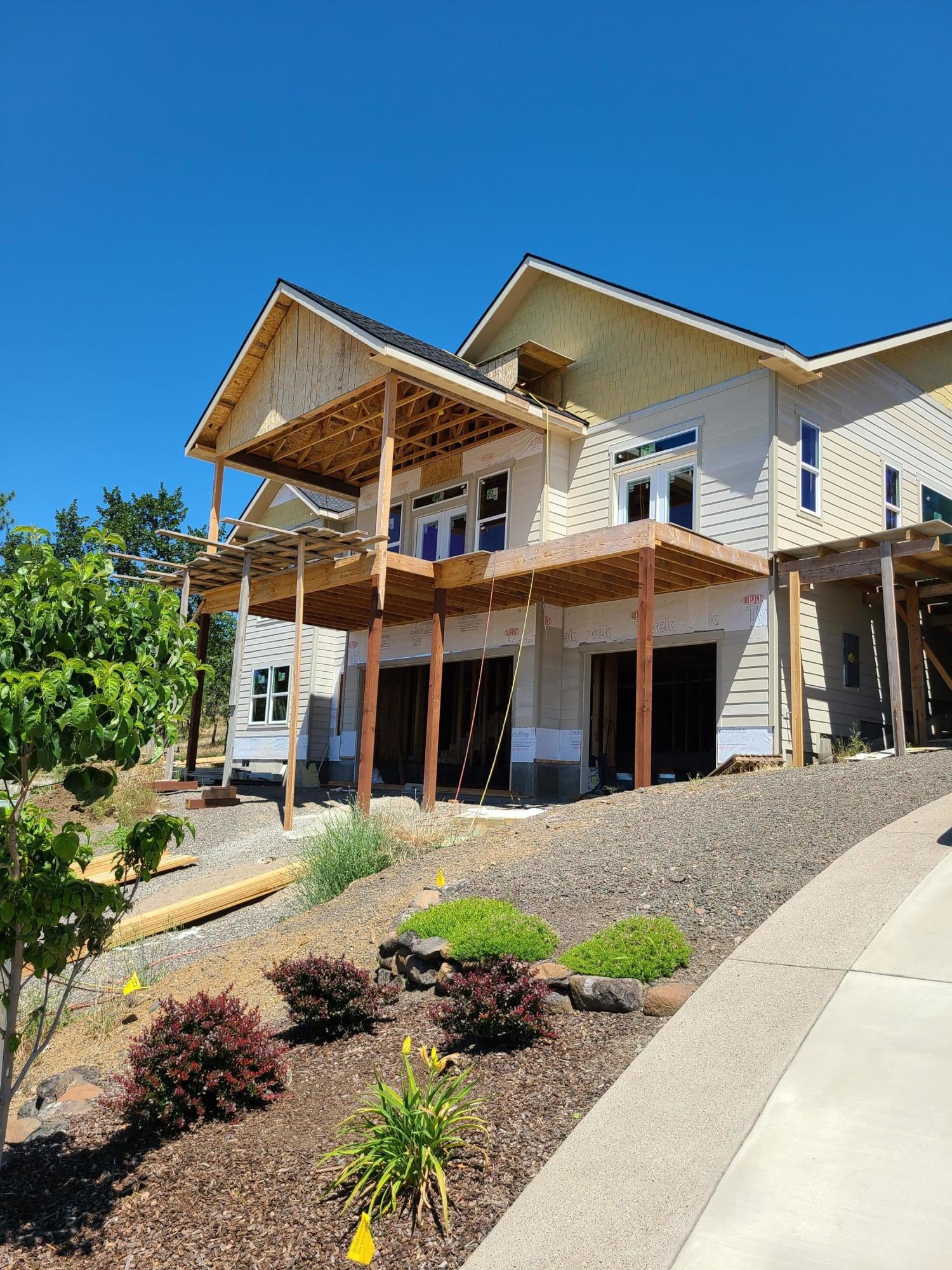 1366 Poppy Ridge Drive Eagle Point, OR 97524 - Photo 20 of 22 20200702_143453
