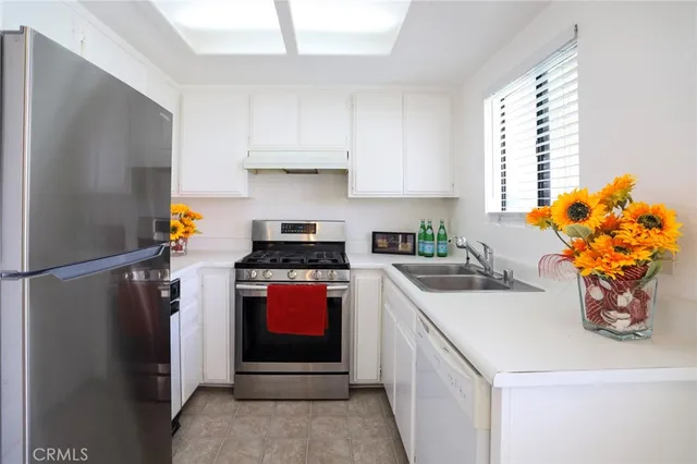 $419,000 | 14405 Cerise Avenue, Unit 35, Hawthorne, CA 90250