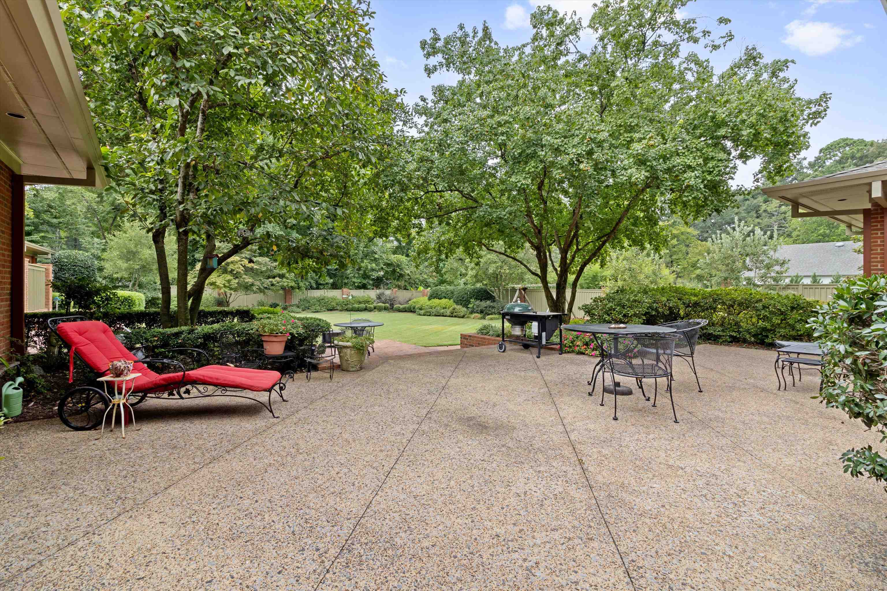 4501 Minden Road Memphis, TN 38117 - Photo 23 of 25 a view of backyard with table and chairs and potted plants