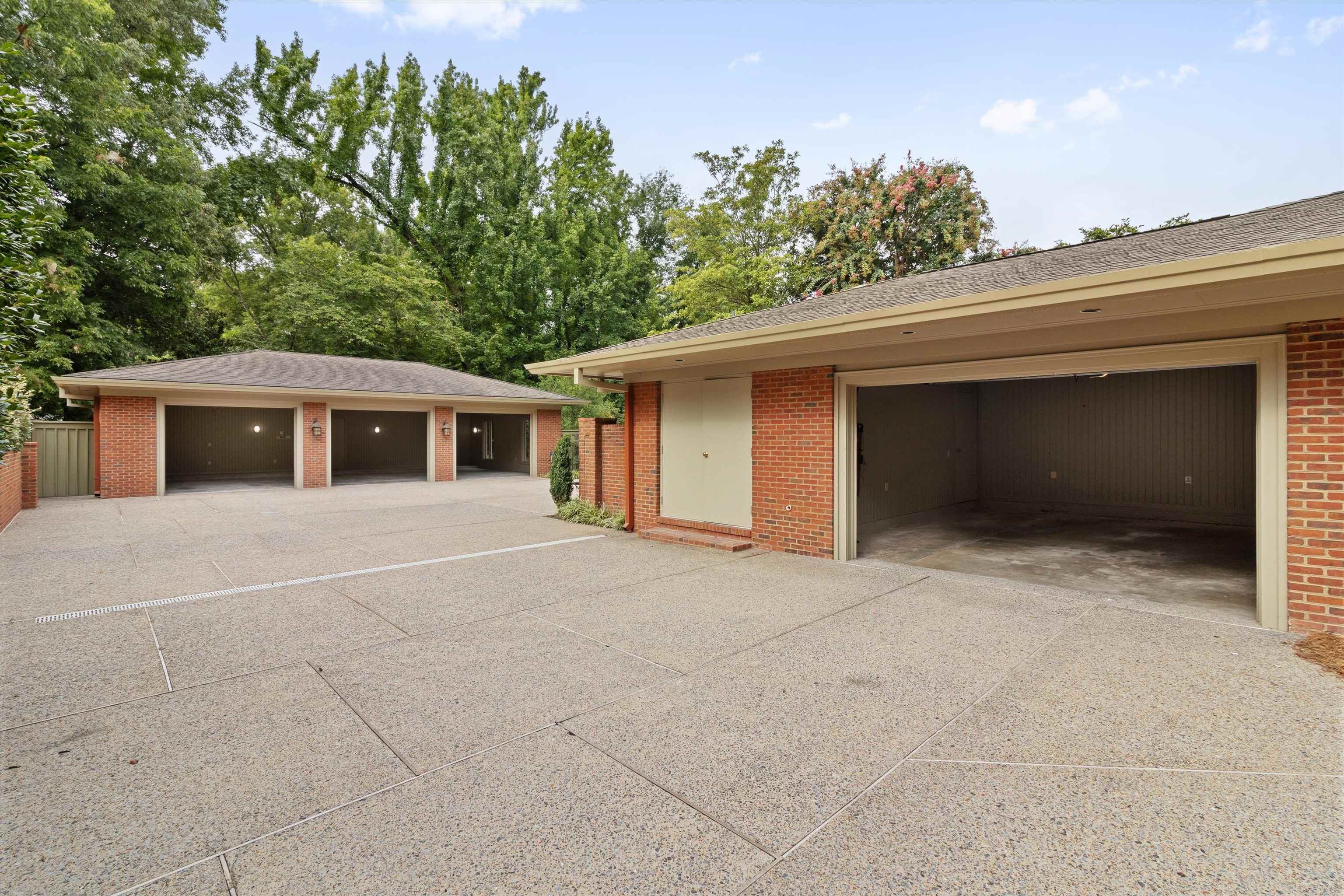 4501 Minden Road Memphis, TN 38117 - Photo 3 of 25 front view of a house with a garage