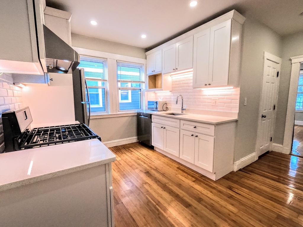 3957 Washington Street, Unit 3L Boston, MA 02131 - Photo 3 of 35