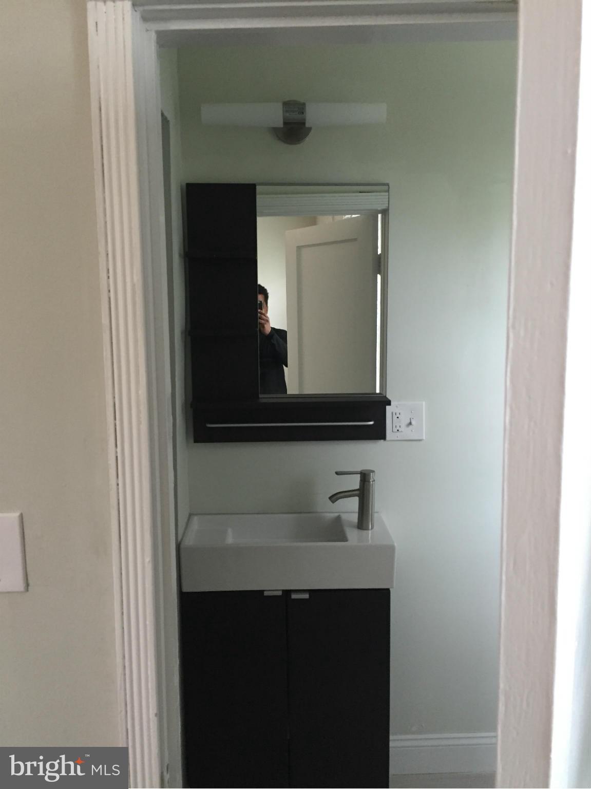 3516 White Chapel Road Baltimore, MD 21215 - Photo 9 of 13 Bath (Master)