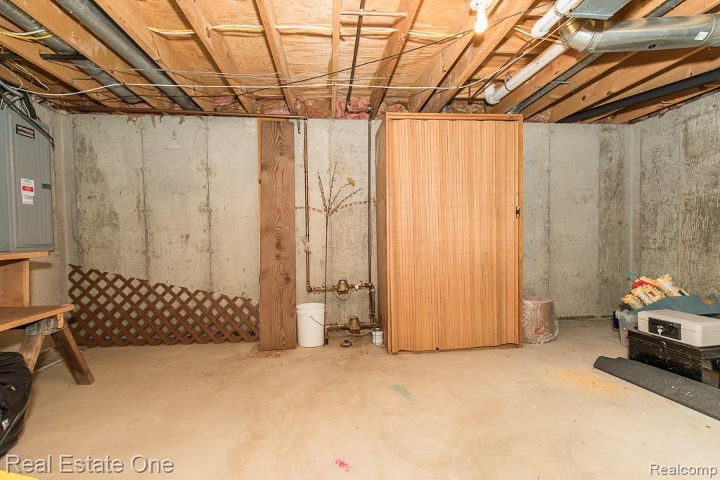 2545 Munster Road Rochester Hills, MI 48309 - Photo 27 of 33