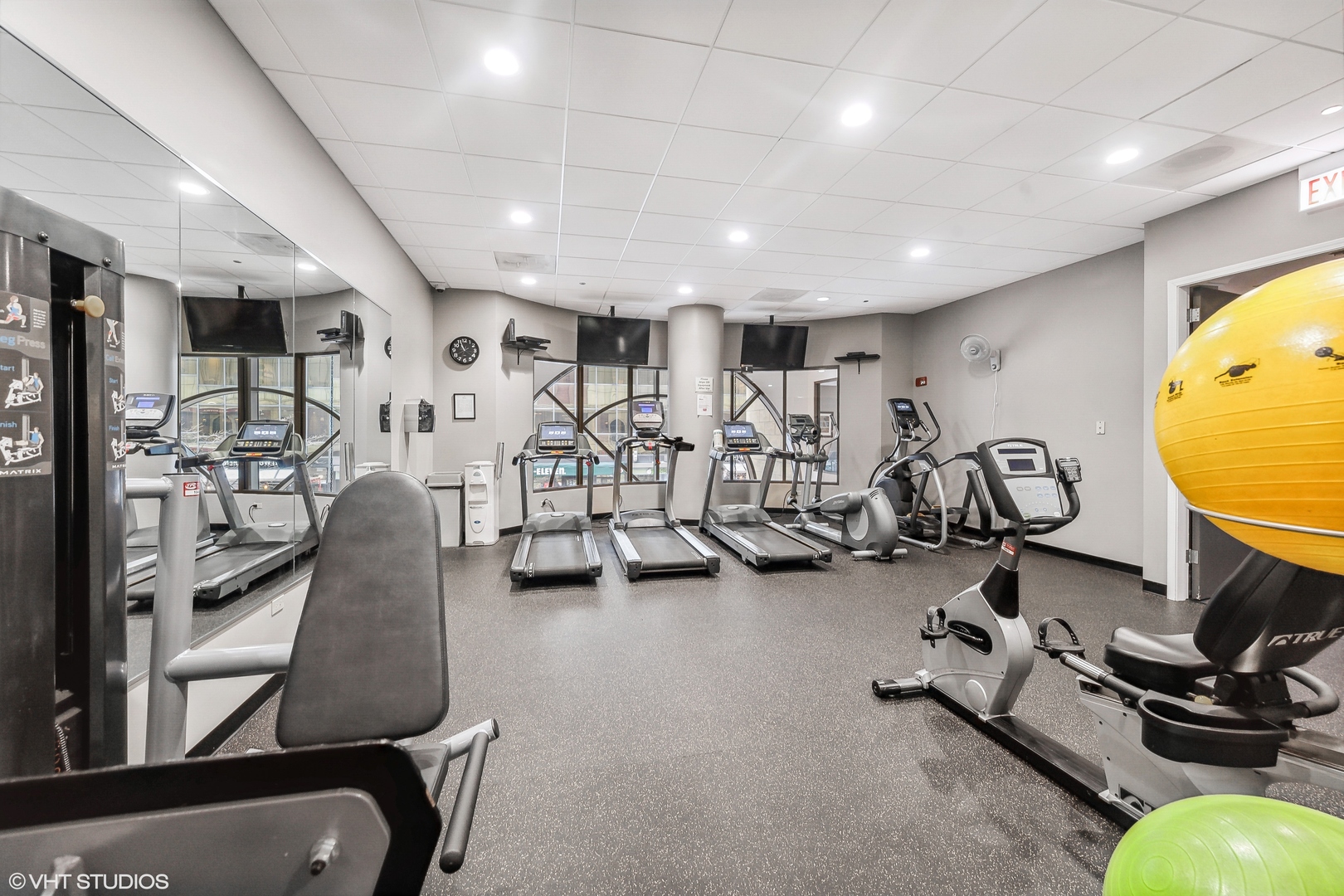 630 North State Street, Unit 2401 Chicago, IL 60654 - Photo 11 of 14 a view of a room with gym equipment