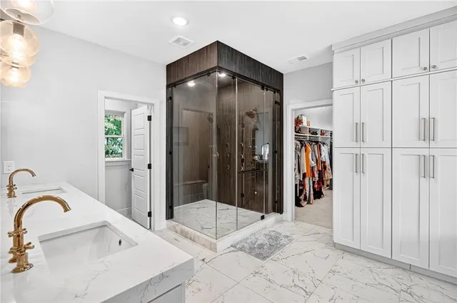 a en suite bathroom with double vanity sinks and a mirror