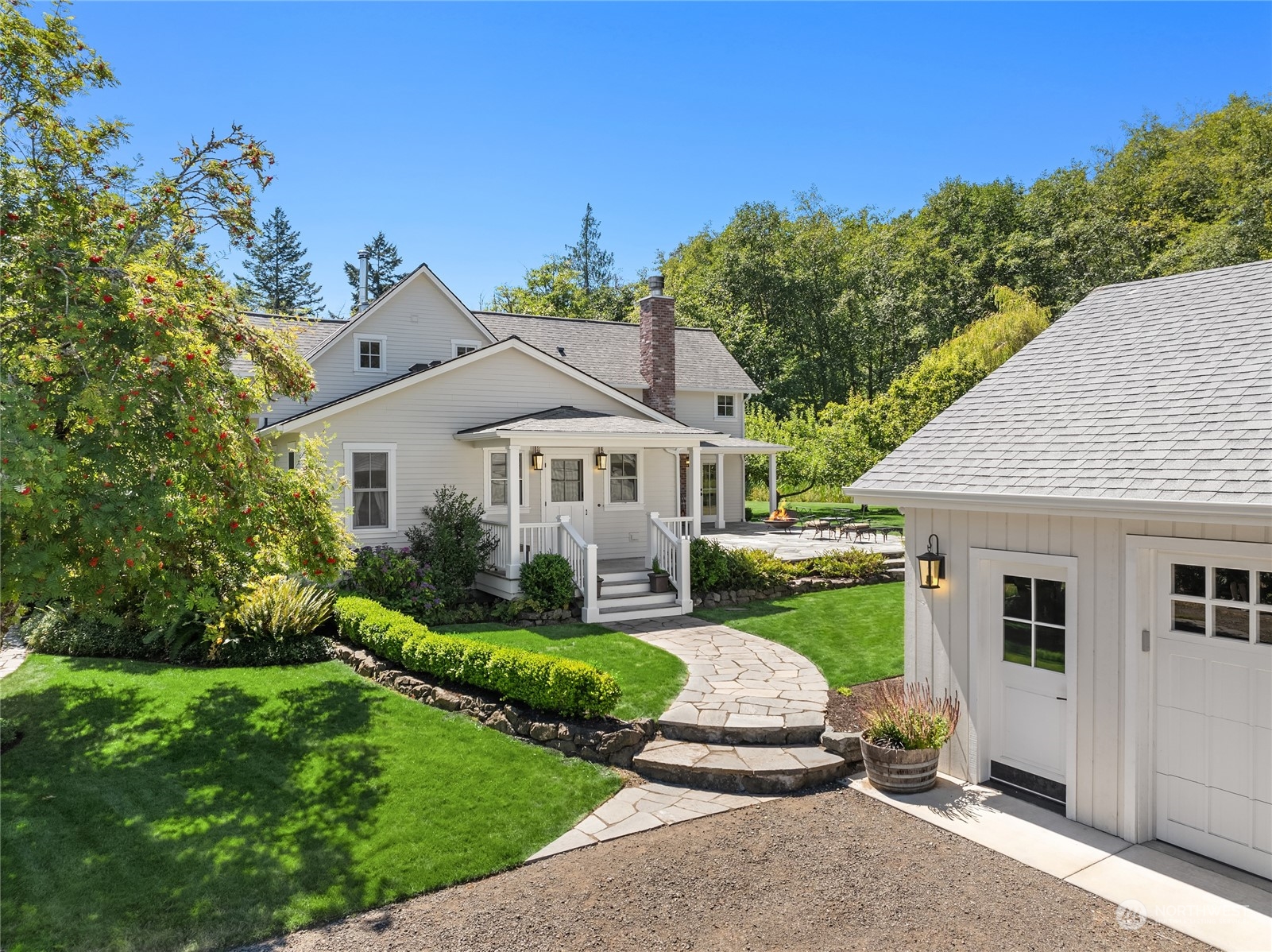 9936 Northeast Winther Road Bainbridge Island, WA 98110 - Photo 4 of 40 Gallery Image 4