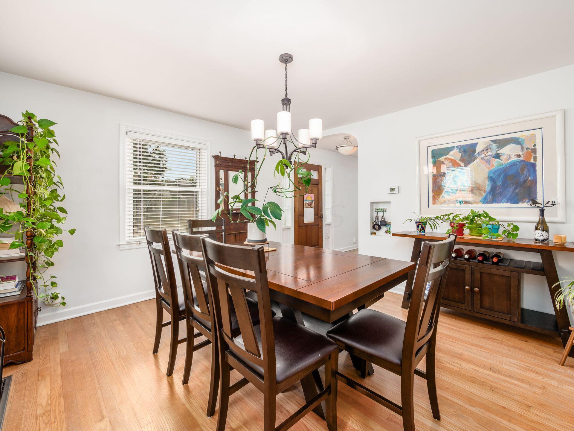 196 East Beaumont Road Columbus, OH 43214 - Photo 9 of 49 Dining Room 2