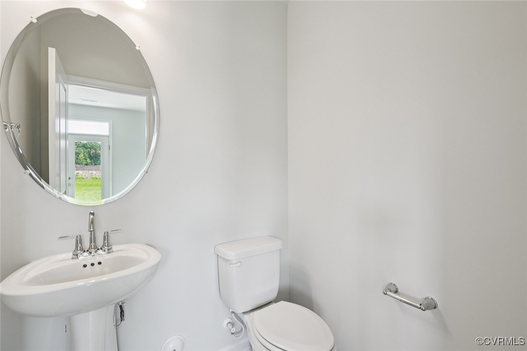 329 Mt Mccauley Way Aylett, VA 23009 - Photo 20 of 50 a bathroom with a toilet a sink and mirror