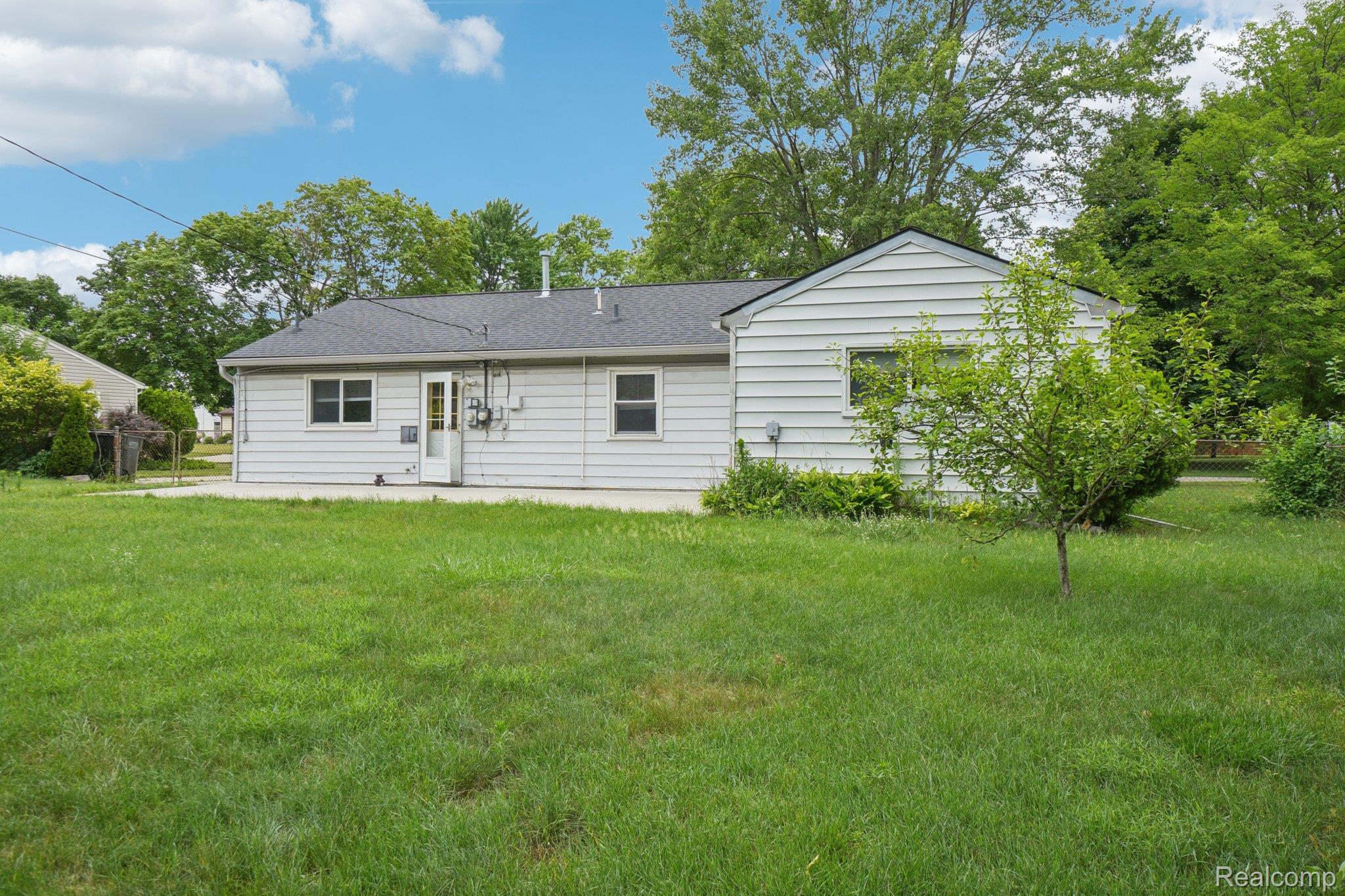 1096 Truwood Avenue Rochester, MI 48307 - Photo 3 of 23