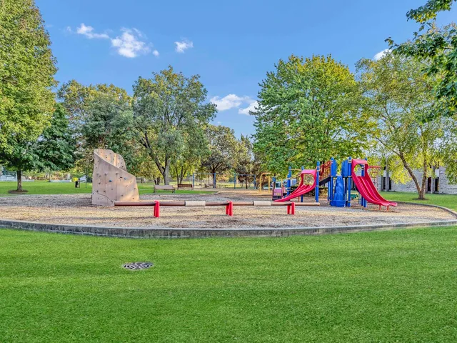 $599,900 | 1306 East Best Drive, Arlington Heights, IL 60004